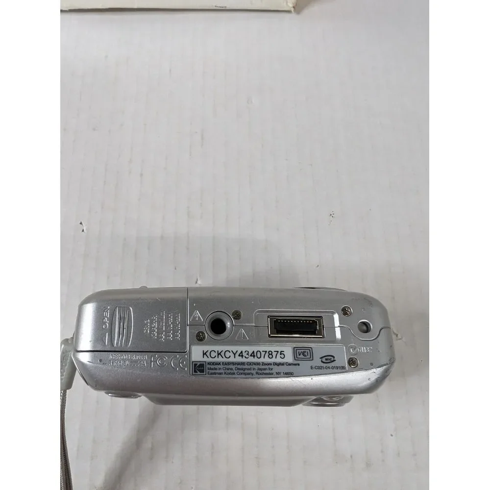 Kodak Easyshare‎ CX7430 4 MP Digital Camera with 3x Optical Zoom *For Parts*